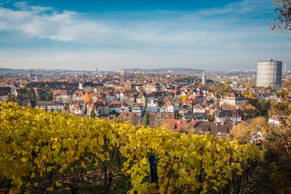 v okolí Německého města Stuttgart je řada továren vyrábějících auta