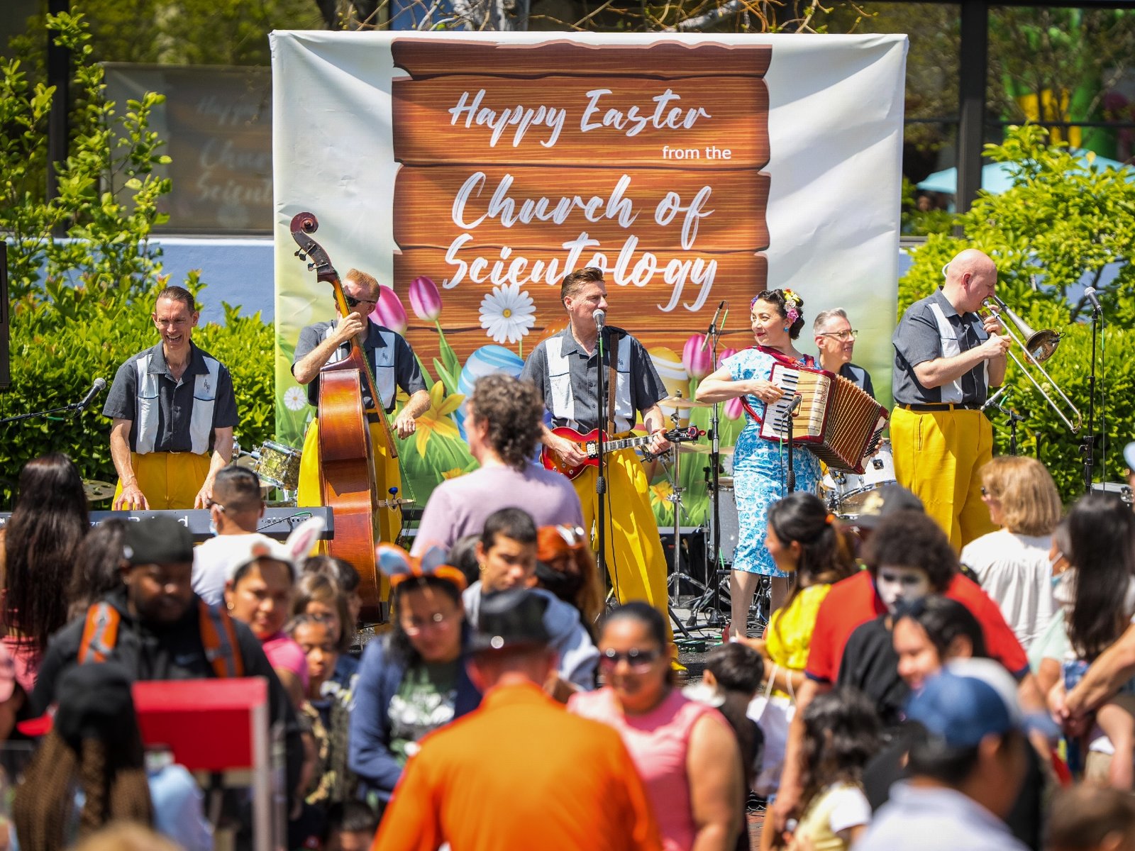 Swingování v latinském rytmu v Scientologické církvi v Los Angeles